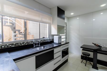 Casa à venda com 236m², 3 quartos e 2 vagasCozinha