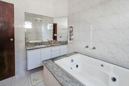 Apartamento para alugar com 500m², 4 quartos e 6 vagasBanheiro da Suíte 3