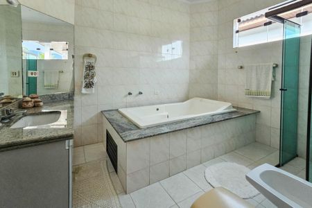 Apartamento para alugar com 500m², 4 quartos e 6 vagasBanheiro da Suíte 3