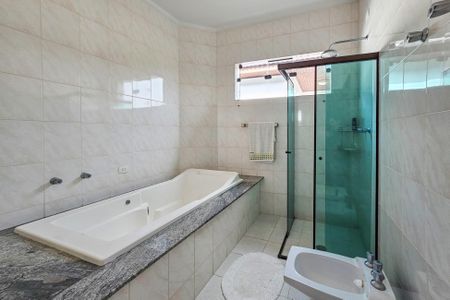 Apartamento para alugar com 500m², 4 quartos e 6 vagasBanheiro da Suíte 3