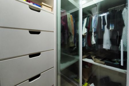 Casa à venda com 220m², 3 quartos e 2 vagas Casa à venda com 220m², 3 quartos e 2 vagasCloset Suíte 1