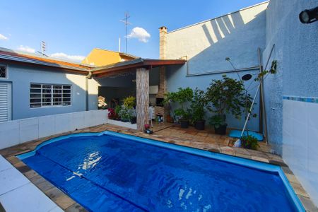 Casa à venda com 220m², 3 quartos e 2 vagas Casa à venda com 220m², 3 quartos e 2 vagasQuintal - Piscina