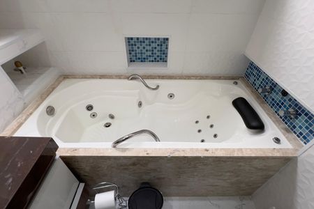 Casa à venda com 200m², 3 quartos e 4 vagasBanheiro da Suíte