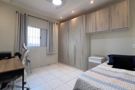 Casa à venda com 200m², 3 quartos e 4 vagas Casa à venda com 200m², 3 quartos e 4 vagasQuarto 2