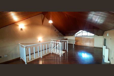 Casa à venda com 550m², 3 quartos e 3 vagas Casa à venda com 550m², 3 quartos e 3 vagasSótão