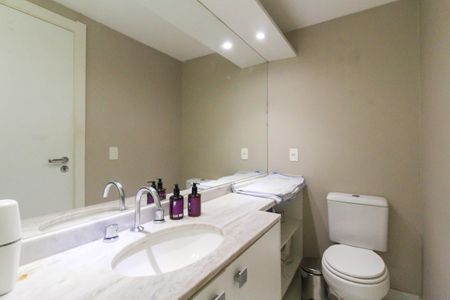 Apartamento à venda com 78m², 2 quartos e 2 vagas Apartamento à venda com 78m², 2 quartos e 2 vagasBanheiro da Suíte