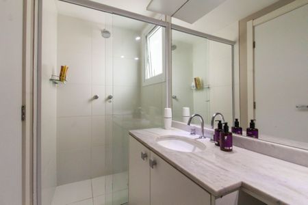 Apartamento à venda com 78m², 2 quartos e 2 vagas Apartamento à venda com 78m², 2 quartos e 2 vagasBanheiro da Suíte