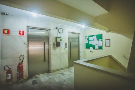 Apartamento à venda com 91m², 2 quartos e sem vaga Apartamento à venda com 91m², 2 quartos e sem vagaHall social