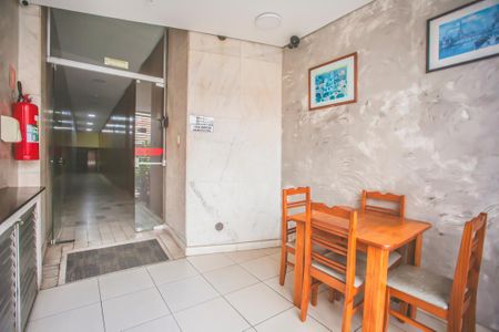 Apartamento à venda com 91m², 2 quartos e sem vaga Apartamento à venda com 91m², 2 quartos e sem vagaHall social