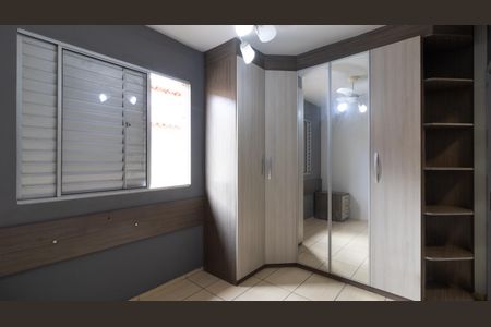 Quarto de casa de condomínio à venda com 2 quartos, 86m² em Vila Talarico, São Paulo