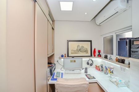 Apartamento à venda com 140m², 3 quartos e 2 vagasEscritório