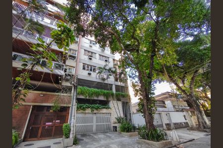 Apartamento à venda com 103m², 3 quartos e 2 vagasFachada e portaria