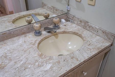 Apartamento para alugar com 83m², 2 quartos e 2 vagasSuíte - Banheiro