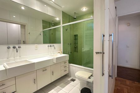 Apartamento à venda com 151m², 3 quartos e 1 vaga Apartamento à venda com 151m², 3 quartos e 1 vagaBanheiro da Suíte