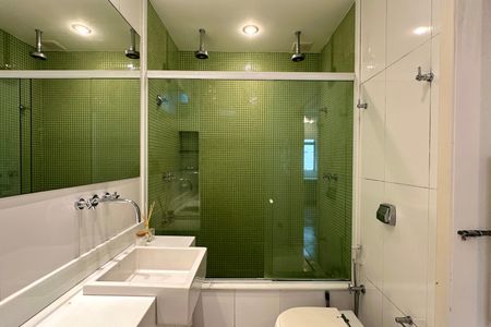 Apartamento à venda com 151m², 3 quartos e 1 vaga Apartamento à venda com 151m², 3 quartos e 1 vagaBanheiro da Suíte