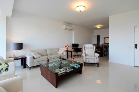 Apartamento à venda com 145m², 3 quartos e 2 vagas Apartamento à venda com 145m², 3 quartos e 2 vagasSala