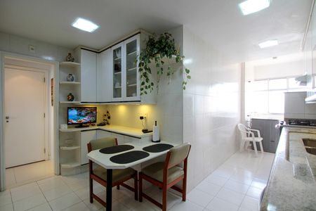 Apartamento à venda com 145m², 3 quartos e 2 vagas Apartamento à venda com 145m², 3 quartos e 2 vagasCozinha