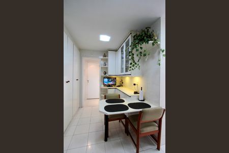 Apartamento à venda com 145m², 3 quartos e 2 vagas Apartamento à venda com 145m², 3 quartos e 2 vagasCozinha