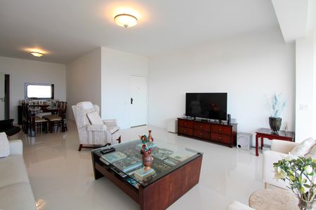 Apartamento à venda com 145m², 3 quartos e 2 vagas Apartamento à venda com 145m², 3 quartos e 2 vagasSala