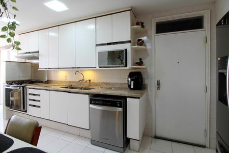 Apartamento à venda com 145m², 3 quartos e 2 vagas Apartamento à venda com 145m², 3 quartos e 2 vagasCozinha