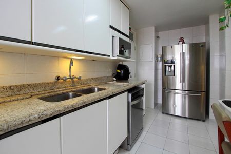 Apartamento à venda com 145m², 3 quartos e 2 vagas Apartamento à venda com 145m², 3 quartos e 2 vagasCozinha