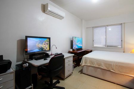 Apartamento à venda com 145m², 3 quartos e 2 vagas Apartamento à venda com 145m², 3 quartos e 2 vagasSuíte