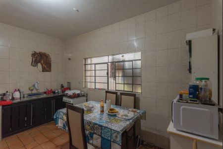 Casa à venda com 100m², 2 quartos e 2 vagasCozinha
