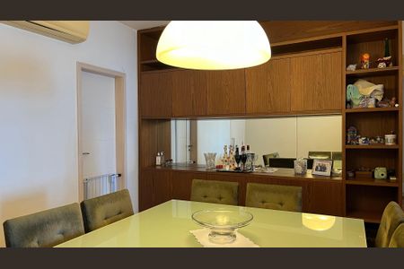 Apartamento à venda com 160m², 3 quartos e 1 vagaSala
