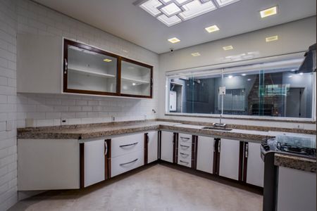 Casa à venda com 204m², 4 quartos e 4 vagasCozinha