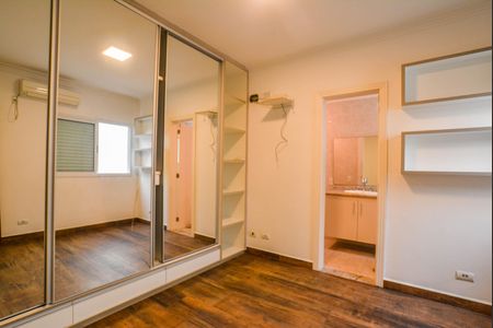 Casa à venda com 204m², 4 quartos e 4 vagasSuíte 3