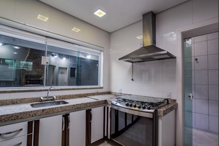Casa à venda com 204m², 4 quartos e 4 vagasCozinha