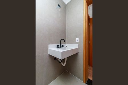 Casa à venda com 135m², 3 quartos e 2 vagasSuíte 1 - Banheiro