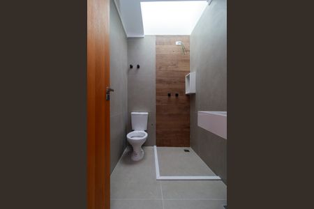 Casa à venda com 135m², 3 quartos e 2 vagasSuíte 1 - Banheiro