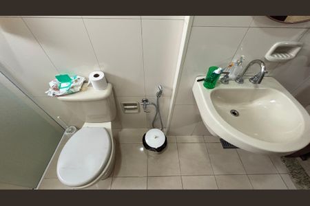 Casa à venda com 263m², 4 quartos e 4 vagas Casa à venda com 263m², 4 quartos e 4 vagasBanheiro 2