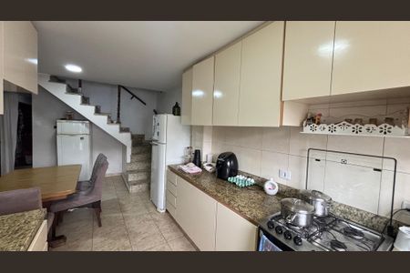 Casa à venda com 263m², 4 quartos e 4 vagas Casa à venda com 263m², 4 quartos e 4 vagasCozinha
