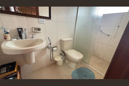 Casa à venda com 263m², 4 quartos e 4 vagas Casa à venda com 263m², 4 quartos e 4 vagasBanheiro da Suíte