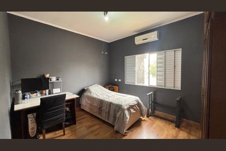 Casa à venda com 263m², 4 quartos e 4 vagas Casa à venda com 263m², 4 quartos e 4 vagasQuarto 2