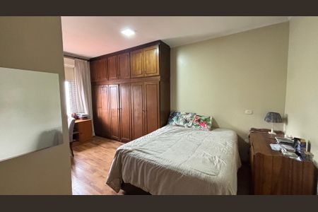 Casa à venda com 263m², 4 quartos e 4 vagas Casa à venda com 263m², 4 quartos e 4 vagasSuite