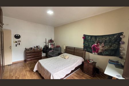 Casa à venda com 263m², 4 quartos e 4 vagas Casa à venda com 263m², 4 quartos e 4 vagasQuarto 1