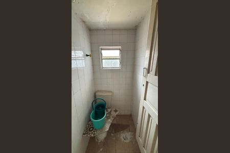 Casa à venda com 263m², 4 quartos e 4 vagas Casa à venda com 263m², 4 quartos e 4 vagasBanheiro de Serviço