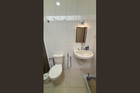 Casa à venda com 263m², 4 quartos e 4 vagas Casa à venda com 263m², 4 quartos e 4 vagasBanheiro