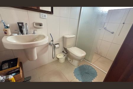 Casa à venda com 263m², 4 quartos e 4 vagas Casa à venda com 263m², 4 quartos e 4 vagasBanheiro da Suíte