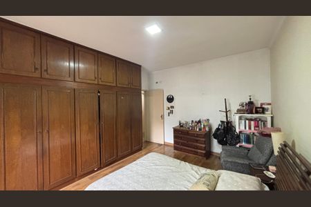 Casa à venda com 263m², 4 quartos e 4 vagas Casa à venda com 263m², 4 quartos e 4 vagasQuarto 1