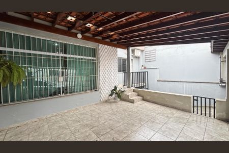 Casa à venda com 263m², 4 quartos e 4 vagas Casa à venda com 263m², 4 quartos e 4 vagasGaragem