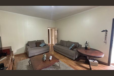 Casa à venda com 263m², 4 quartos e 4 vagas Casa à venda com 263m², 4 quartos e 4 vagasSala