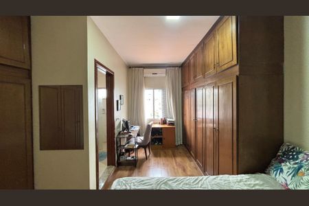 Casa à venda com 263m², 4 quartos e 4 vagas Casa à venda com 263m², 4 quartos e 4 vagasSuite