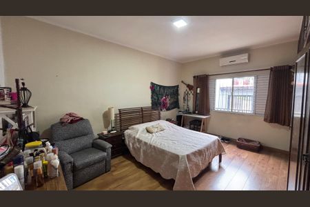 Casa à venda com 263m², 4 quartos e 4 vagas Casa à venda com 263m², 4 quartos e 4 vagasQuarto 1