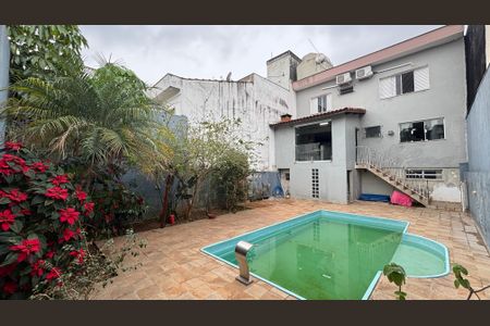Casa à venda com 263m², 4 quartos e 4 vagas Casa à venda com 263m², 4 quartos e 4 vagasÁrea Externa