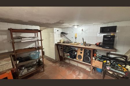 Casa à venda com 263m², 4 quartos e 4 vagas Casa à venda com 263m², 4 quartos e 4 vagasPorão