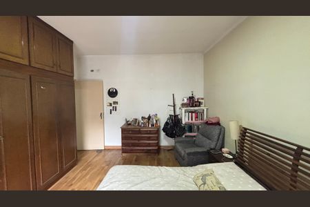 Casa à venda com 263m², 4 quartos e 4 vagas Casa à venda com 263m², 4 quartos e 4 vagasQuarto 1